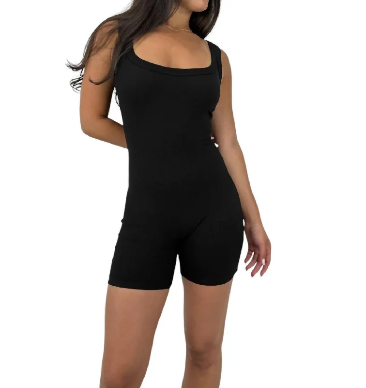 Scoop Neck Ribbed Fitted Romper In Black