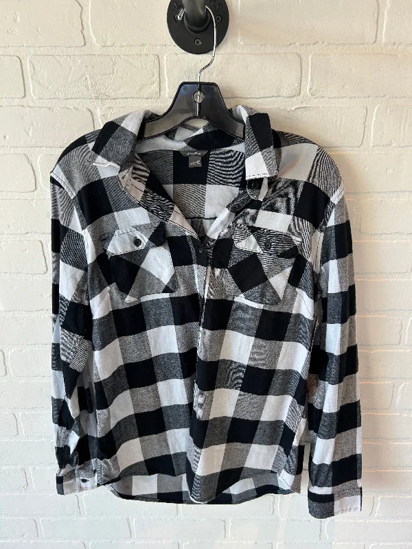 Top Long Sleeve By Eddie Bauer In Black & White, Size: M