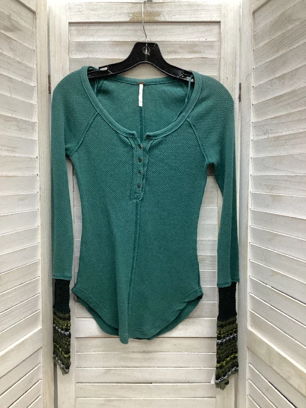 Top Long Sleeve By Free People In Green, Size: Xs